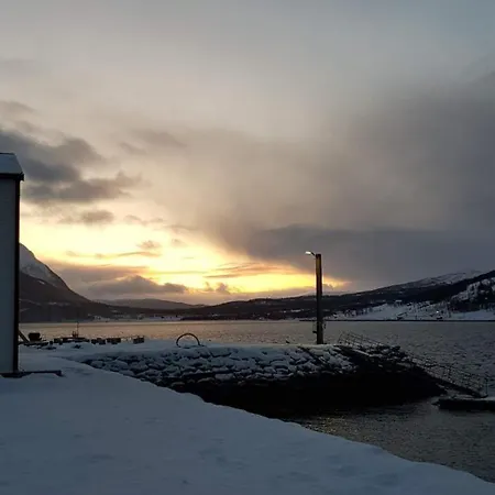 Дом отдыха Malangen Arctic Sealodge 10