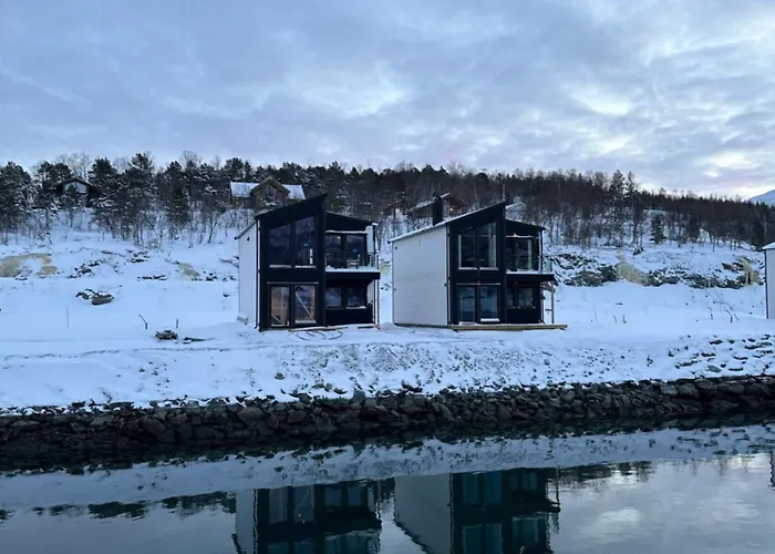 펜션 Malangen Arctic Sealodge 10 *