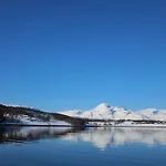 Malangen Arctic Sealodge 10 Casa de Férias *